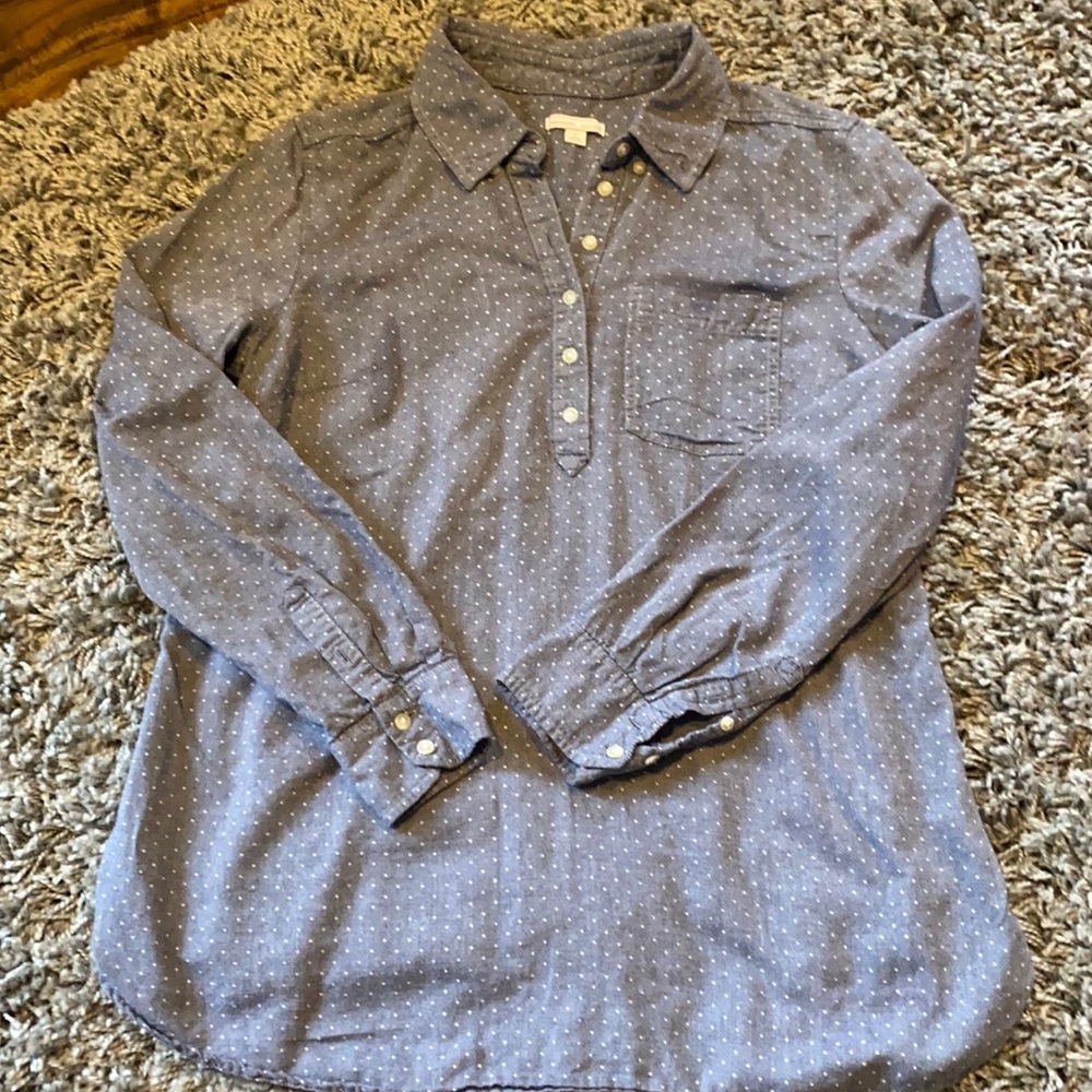 Gap maternity fitted boyfriend button down blouse